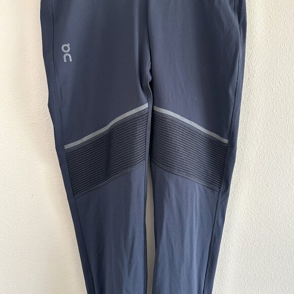 On Run on Clouds Black Leggings Tights Long - Picture 4 of 9